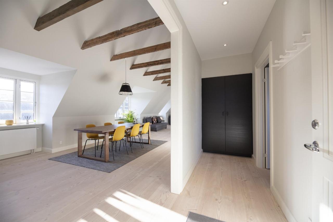 Aday - 3 Bedroom - Modern Living - Center